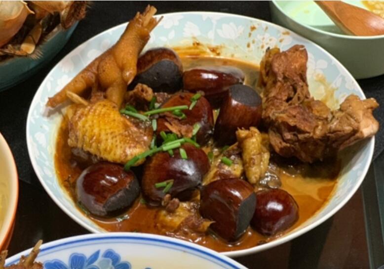 國慶節(jié)保姆從老家?guī)砹穗u，我去買了板栗，結(jié)果。。。